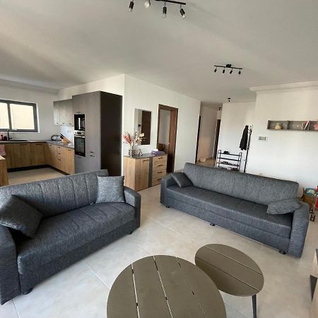 Blue Skies Family Apartment With Terrace セント・ポールズ・ベイ エクステリア 写真