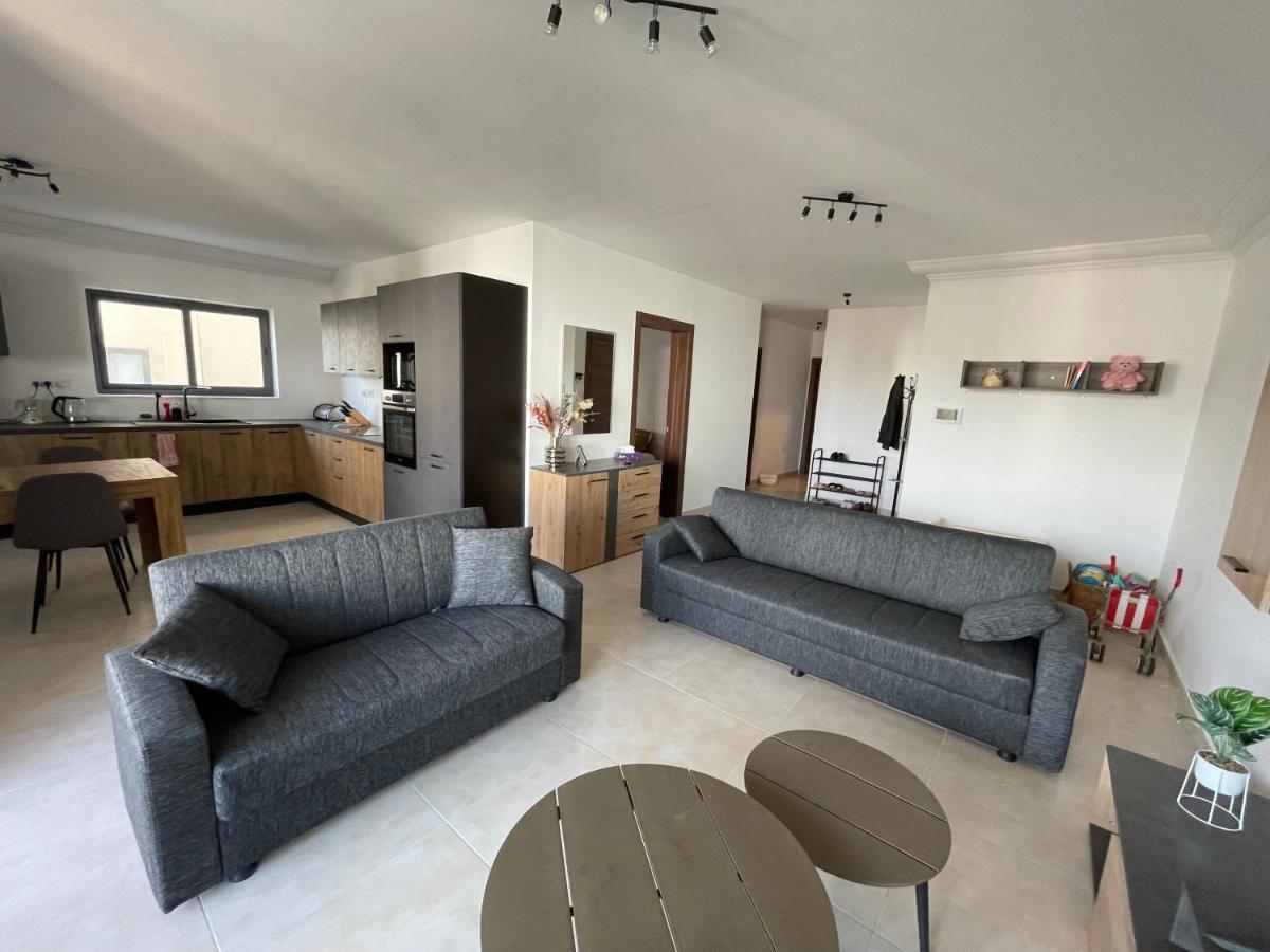 Blue Skies Family Apartment With Terrace セント・ポールズ・ベイ エクステリア 写真