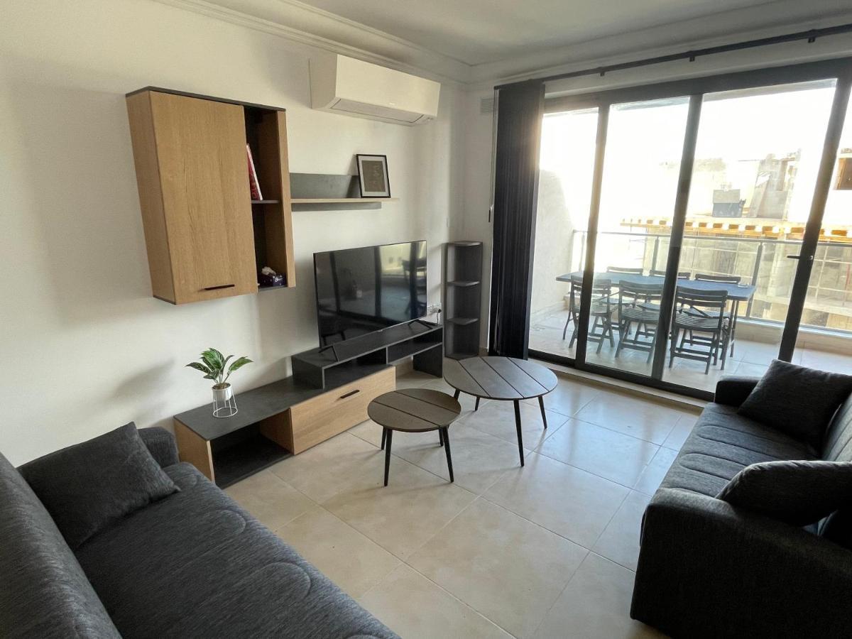 Blue Skies Family Apartment With Terrace セント・ポールズ・ベイ エクステリア 写真