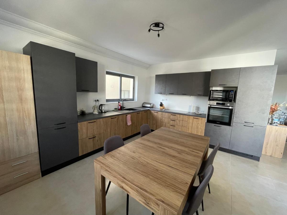 Blue Skies Family Apartment With Terrace セント・ポールズ・ベイ エクステリア 写真