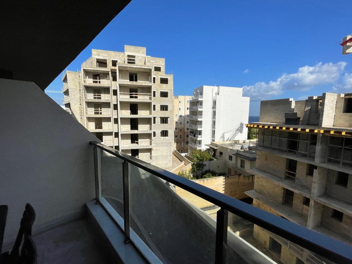 Blue Skies Family Apartment With Terrace セント・ポールズ・ベイ エクステリア 写真
